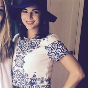 Crop top and matching shorts (2 piece set)